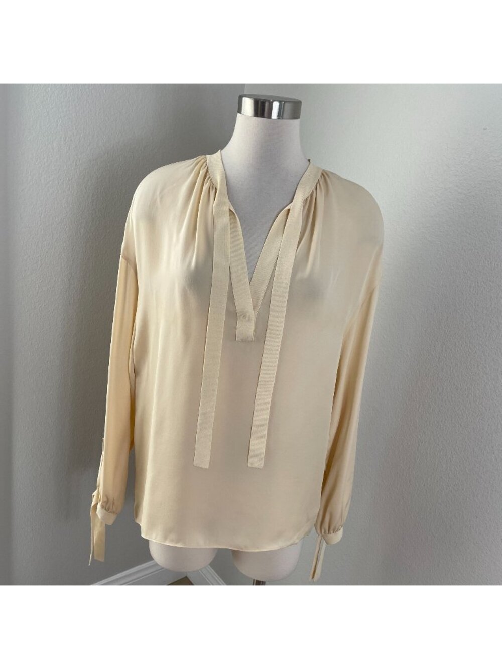 Vince Womens Large Cream 100% Silk Blouse Tie Neck Long Sleeves Shirt Top